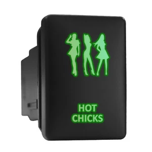 HOT CHICKS - Interruttore a spinta corto retroilluminato verde 1,28"x 0,87" (Adatto: Toyota) - Foto 1 di 6