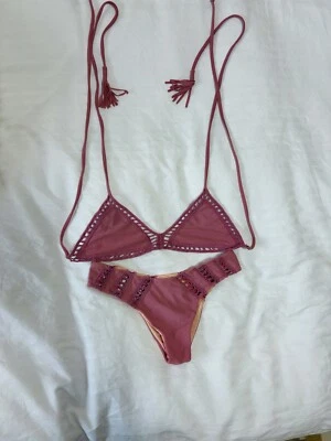 Conjunto de biquíni rosa duas peças roupa de banho Acacia tamanho médio - Imagem 1 de 3
