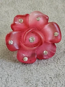 Vintage Pink Molded Flower Lucite Plastic Clear Crystal Chunky Ring Size 7 - Picture 1 of 13