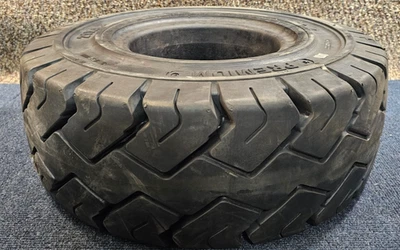 (CANTIDAD 1) Neumático de carretilla elevadora de tracción a presión premium Total Source 21x8-9 Foto 1 de 4