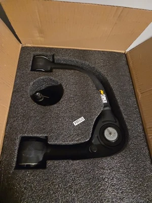 Brazos de control superiores UCA0005 ARB Old Man Emu para Toyota Tacoma 2da generación 05-15 Foto 1 de 4