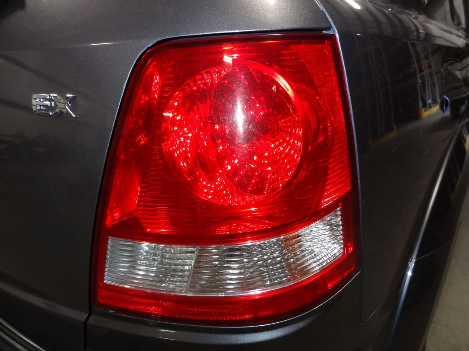 LUZ TRASERA DERECHA PASAJEROS OEM 2006 KIA SORENTO Foto 1 de 1