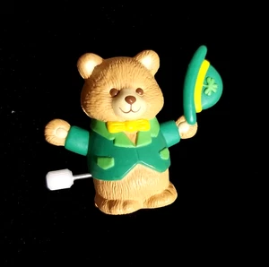*NOS Vintage Hallmark Teddy Bear St Patrick's Hat Tipping Wind-Up Brooch** - Picture 1 of 5