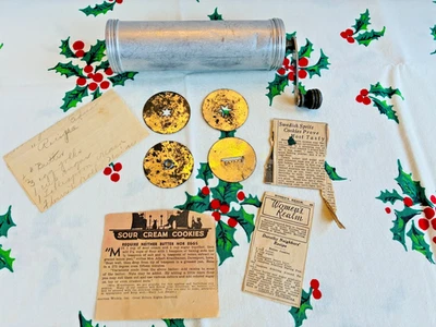 Prensa de galletas sueca manivela de metal de colección con mango de madera 4 platos divertidas recetas antiguas Foto 1 de 4