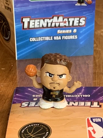 NBA TeenyMates Series 8 Trae Young Statement Uniform Rare (1 in 128) with pack Cover