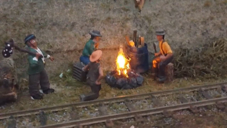 O Scale  Campfire w/ Red /Amber Flickering LED Light 12vDC KIT * Watch video - Image 1 of 1