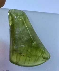 SPHEN / TITANIT Freeform (20.67 cts.) SPHENE TITANITE , Tanzania - Picture 1 of 3