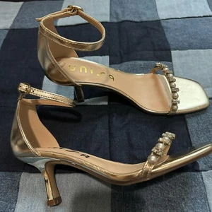 Unisa Riemchen Kitten Heels, Gold Metallic, Kristall und Birnen Akzente, formell, 6,5 - Bild 1 von 5