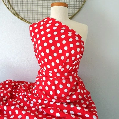 Tela de Moda.Sintético/Poliéster, 2.5 Yardas por 60" WOF, Lunares, Blanco Rojo Foto 1 de 4