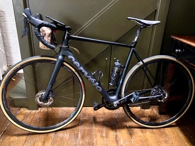 Cervélo R3    2017   Carbon Fibre   Black   Ultegra 8000   Full Carbon - Image 1 of 4