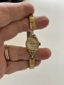 Orologio Vintage Helbros Donna Quarzo Bicolore 6 1/2” Cinturino Elastico Diamanti - Foto 1 di 12