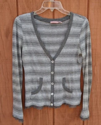 Cárdigan Suéter Juicy Couture Abotonado Gris Rayas Ligero Talla S Usado en Excelente Condición Foto 1 de 2