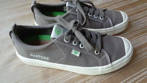 Cariuma Unisex M6 - W7.5 Low Pantone Canvas Contrast Thread Sneaker Brown/Green - Picture 1 of 14