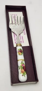 Royal Albert Bone China OLD COUNTRY ROSES Serviergabel 6". - Bild 1 von 5