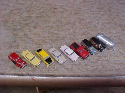 N scale 26ft Airstream Trailer & 8 Automobiles - G Gauge Car Lot - Image 1 of 4