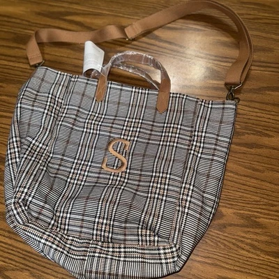 Thirty-One 31 休闲斜挎包托特包 - 全新 - 格子关于你编织刺绣“S” — 第 1/4 张图片