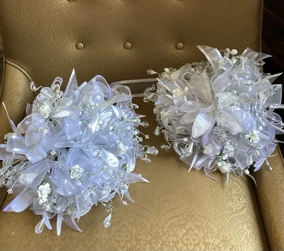 JUEGO DE 2, Ramos de Flores de Novia de Boda Blanca, con Acentos de Cristal de Vidrio Foto 1 de 4