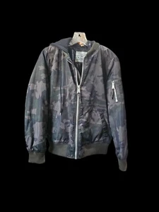 Levi’s Women’s Flight Bomber Jacket with Hood Green Camo Size M NWOT MSRP $160 - Picture 1 of 8