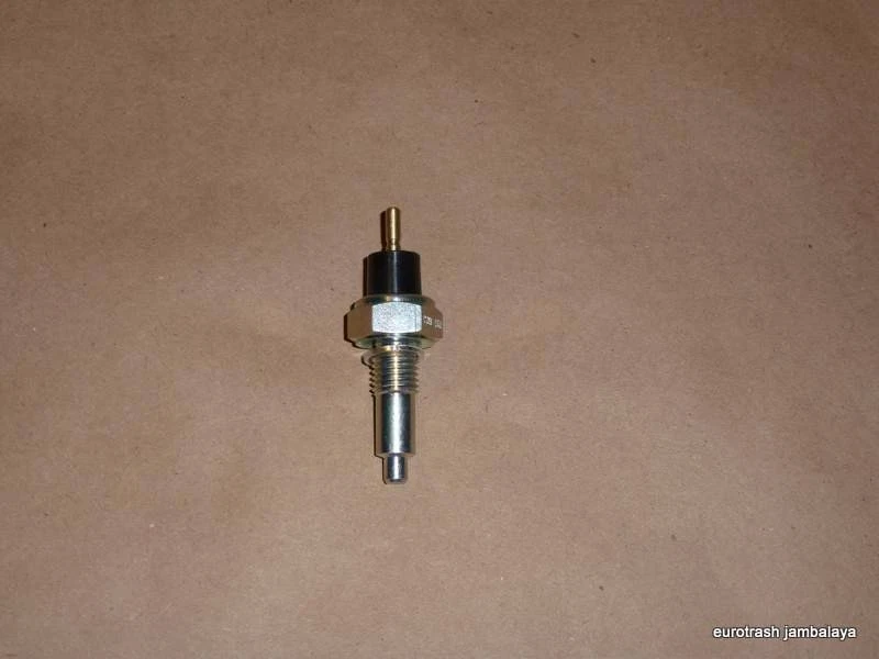 Interruptor transmisor de presión de aceite Moto Guzzi V50 V65 V75 500 650 750 1976-8720 Foto 1 de 1