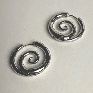 Pendientes de aro tribal espiral redondos grandes de plata de ley 925 16 gramos joyería gótica - Imagen 1 de 7