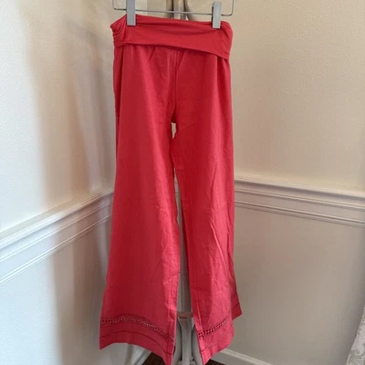 Pantalones Love Tree para mujer talla pequeña en mezcla de lino rojo descolorido con cordón detalle de entrepierna Foto 1 de 4