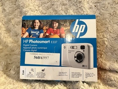 HP Photosmart E337 5.0MP Compact Digital Camera Silver - Image 1 of 4