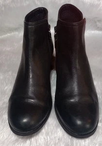 Clarks Women's Classic Leather Ankle Boots Size 7M Black Excellence Condition  - Picture 1 of 15