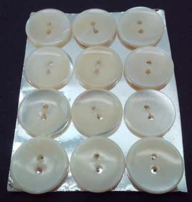 12 cremefarbene 2-Loch Perlmutt Knöpfe 16 mm / Mother-of Pearl Button Bouton MOP - Bild 1 von 2