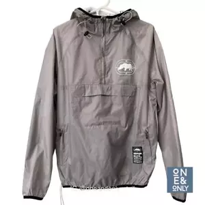 ECKO UNLTD. Giacca a vento sportiva uomo grigio medio con cappuccio mezza zip grafica - Foto 1 di 15
