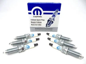 2011-2018 Jeep Dodge Chrysler 3.6L ENGINE PENTASTAR SPARK PLUGS CHAMPION MOPAR - Foto 1 di 3