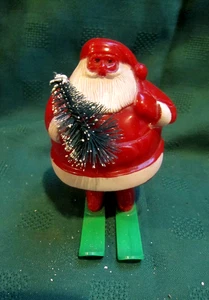 Vintage Hartplastik Rosbro Co Weihnachten Weihnachtsmann auf Skiern Süßigkeiten Behälter mit Baum - Bild 1 von 15