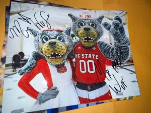 Mr & Mrs Wuf NC State Wolfpack Maskottchen signed 8x10 Foto - Bild 1 von 1