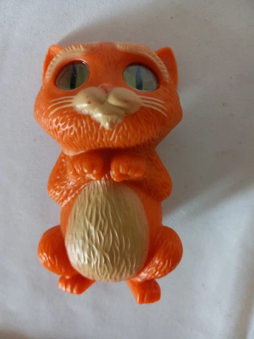 2011 Cute Eyes Puss In Boots 3.25" McDonald's Movie Action Figure #4 Shrek Cover