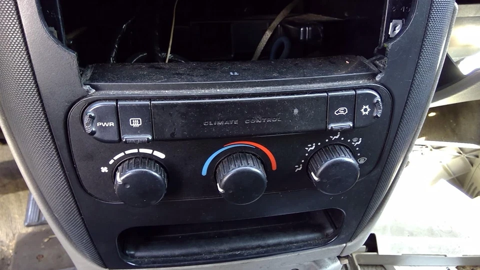 Motor de arranque usado se adapta a: Dodge Caravan 2002 3,3 L pin-estrecho tipo conector grado Foto 1 de 4