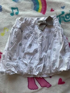 Girls white & grey spot skirt age 5 - Picture 1 of 4