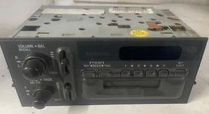 1995-2002 GMC Sierra Yukon Chevy Tahoe Silverado AM/FM Cassette Tape Radio OEM - Picture 1 of 7