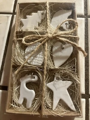 Juego de 6 dijes de vino de porcelana blanca caja y barril nuevo en caja Foto 1 de 2