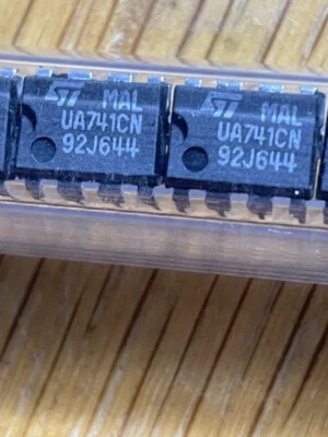 Lote de OCHO (8) ST UA741CN, Amplificador Operacional Alto Rendimiento, PDIP8 Foto 1 de 2