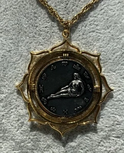 Jungfrau gold & silberfarben Anhänger 24" Halskette Horoskop Astrologie Vintage 70er - Bild 1 von 4