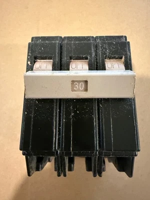 CUTLER HAMMER CH330 TRIFÁSICO Foto 1 de 2