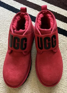 Botas Chukka UGG Neumel II Gráficas Deletreadas Para Hombre Talla 7 Rojo Samba 1119392. NUEVO - Imagen 1 de 12