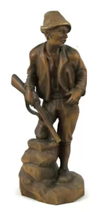 Vintage SCHWARZWALD Deutsche Hand Holz geschnitzt Holzfigur des Jägers GEWEHRSTATUE - Bild 1 von 9