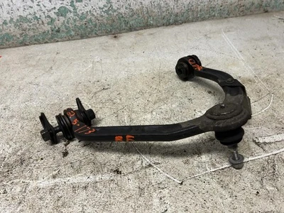 2020 Chevrolet Express25 braço de controle superior dianteiro lateral passageiro fabricante de equipamento original  - Imagem 1 de 4