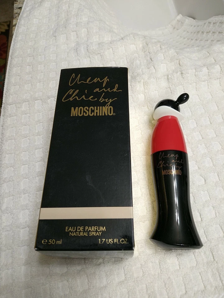Moschino Cheap and Chic EDP 1,7 oz 50 ml Spray, De colección, Descontinuado. Foto 1 de 4