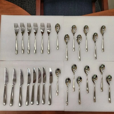 Lote de 29 cubiertos de acero inoxidable Hampton Forge TOMODACHI 18/10 ELLA SATIN FADE Foto 1 de 4