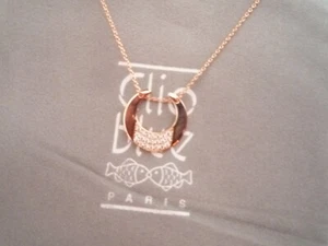 SUPERBE COLLIER "CLIO BLUE" DORE/ROSE/CROISSANT LUNE PAVE ZIRCONS//NEUF/POCHON - Foto 1 di 2