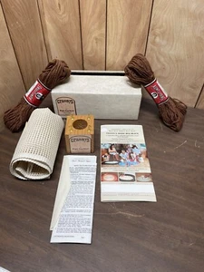 VTG NOS GRANNY'S MAGIC ROPE RUG BLOCK KIT YARN MAKING ASSORTED YARN COLORS - Picture 1 of 7