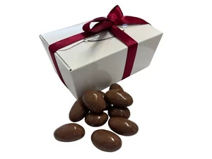Belgische Milchschokolade überzogen Paranüsse 415g weiß Geschenkbox - Bild 1 von 3