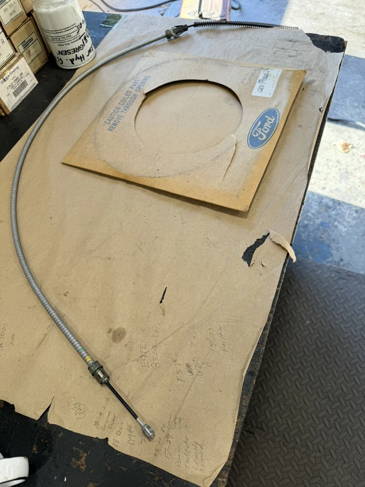 Cable de freno de estacionamiento trasero izquierdo Ford F2UZ-2A635-E E-250 E-350 1992-1994 NUEVO OEM Foto 1 de 4