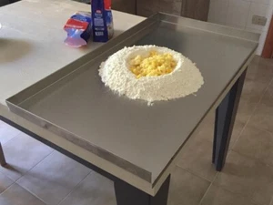 Tagliere Spianatoia acciaio Inox 900x600 Con Bordi Laterali - Foto 1 di 4